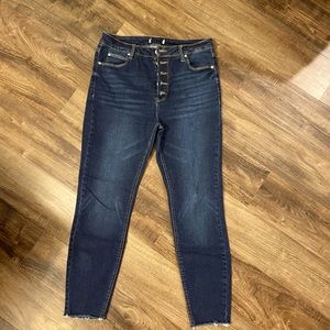 Women’s button fly raw hem jeans. Size 30. Rise 11 1/2” Inseam 26” Waist 14”